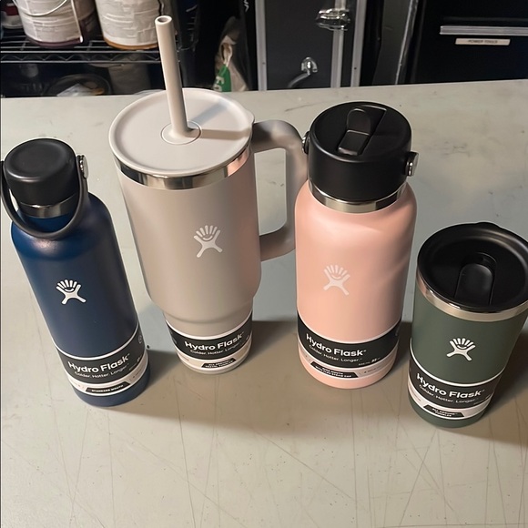 Hydro Flask Assorted Color Water Bottles. Bulk deal - Picture 1 of 9